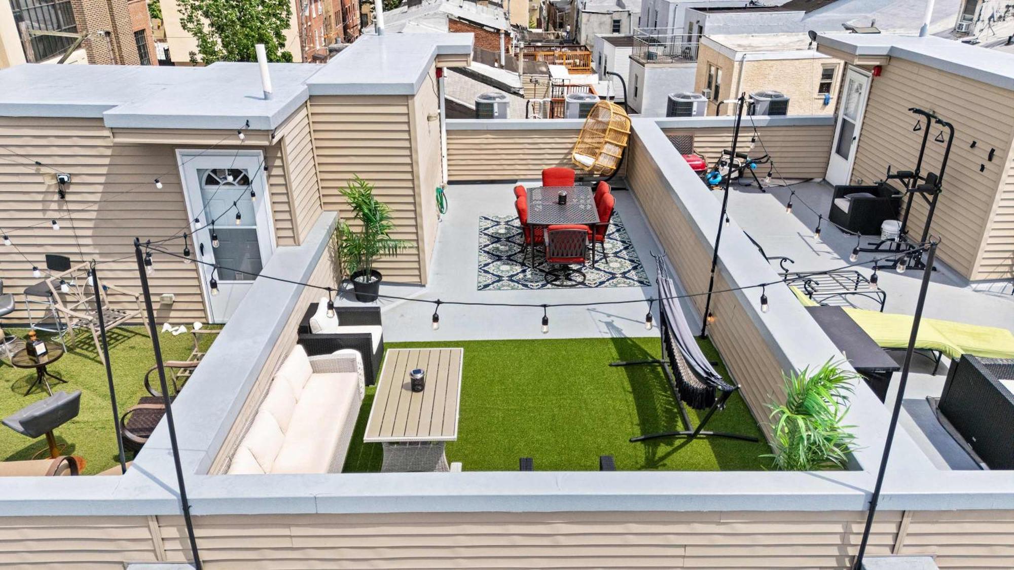 Brand New Dbl Unit Roofdeck Outdoor Patio