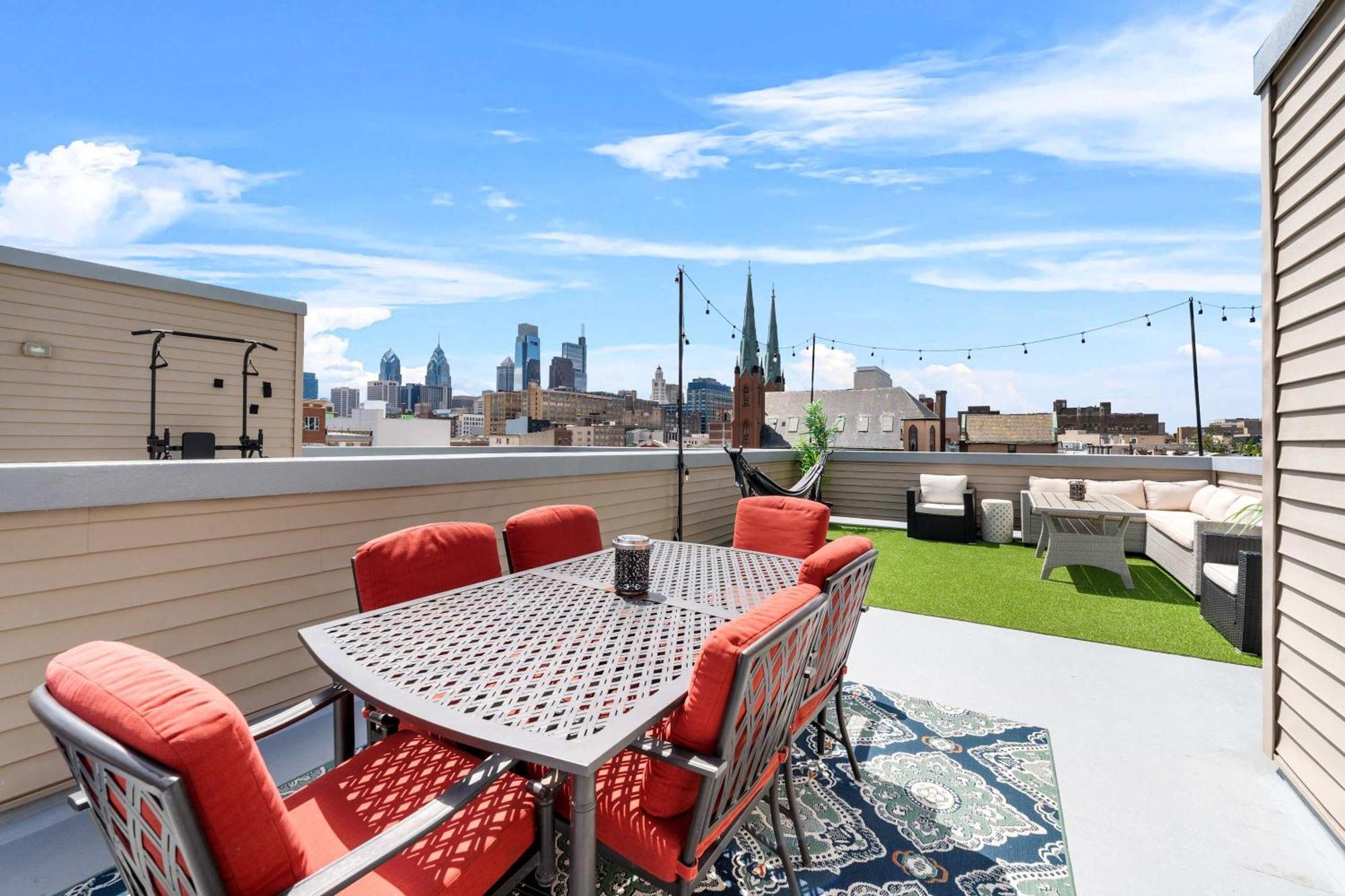 Brand New Dbl Unit Roofdeck Outdoor Patio * Philadelphia